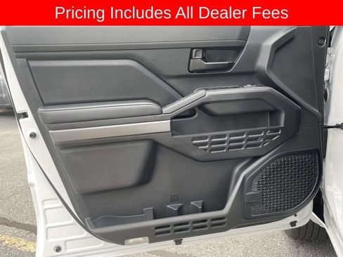 Used 2024 Toyota Tacoma SR5 AWD/4WD image 19