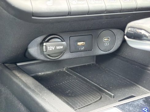 Used 2025 Hyundai Elantra SEL FWD image 13