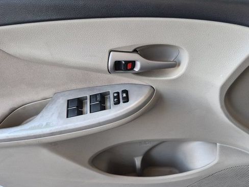 Used 2013 Toyota Corolla LE FWD image 18