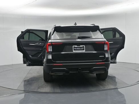 Used 2025 Ford Explorer ST-Line w/ ST-Line Street Pack image 35