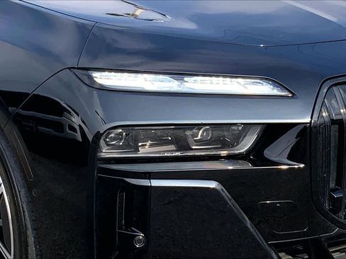 Used 2023 BMW 740i w/ Executive Package image 24