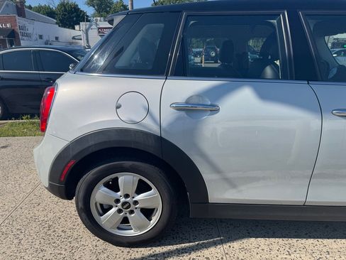 Used 2017 MINI Cooper 4-Door Hardtop image 7
