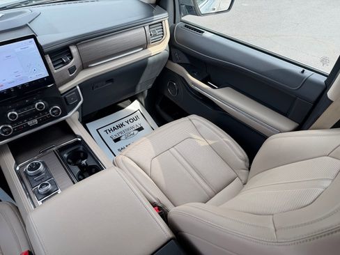 Used 2024 Ford Expedition Limited AWD/4WD image 19