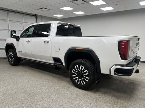 Used 2024 GMC Sierra 3500 Denali Ultimate image 7