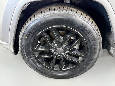 Used 2019 Jeep Grand Cherokee Altitude image 38