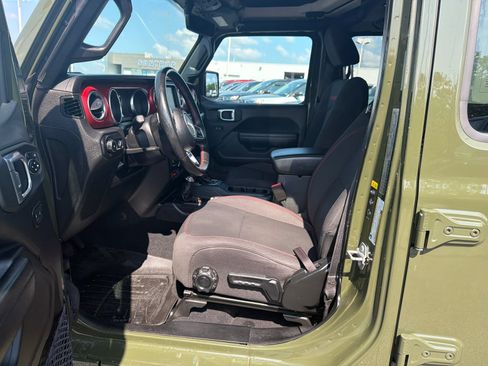 Used 2023 Jeep Wrangler Unlimited Rubicon w/ Cold Weather Group AWD/4WD image 11