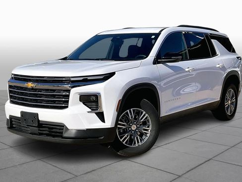 Certified 2025 Chevrolet Traverse LT image 3
