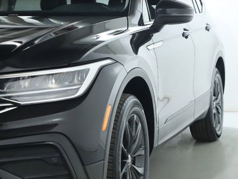 Used 2024 Volkswagen Tiguan SE image 4