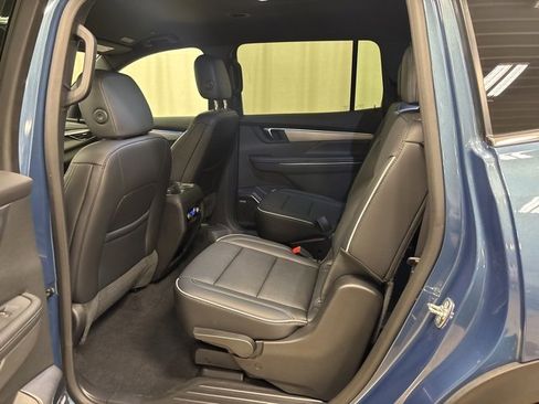 Used 2025 Buick Enclave Preferred image 17