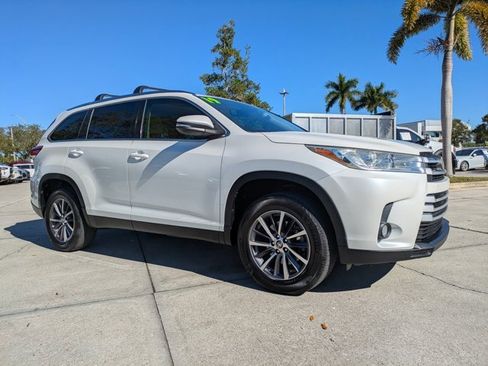 Used 2019 Toyota Highlander XLE image 2