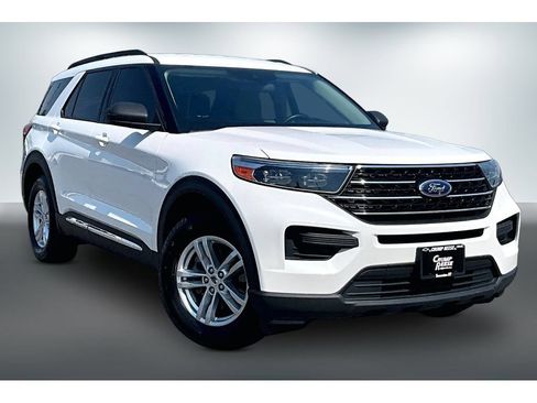 Used 2020 Ford Explorer XLT AWD/4WD image 3