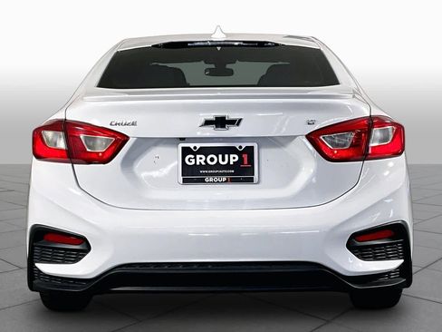Used 2018 Chevrolet Cruze LT w/ Sun And Sound Package FWD image 5