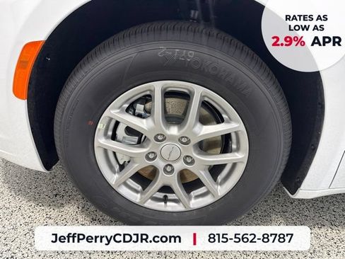 New 2027 Chrysler Pacifica Select FWD image 10