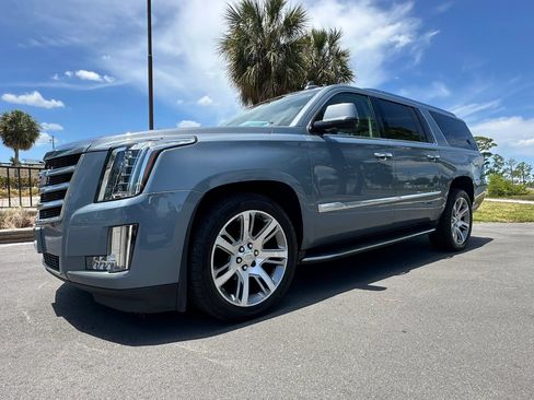 Used 2016 Cadillac Escalade ESV Luxury AWD/4WD image 4