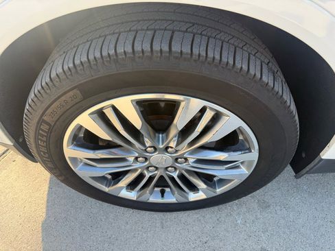 Used 2018 Cadillac XT5 Premium Luxury image 17