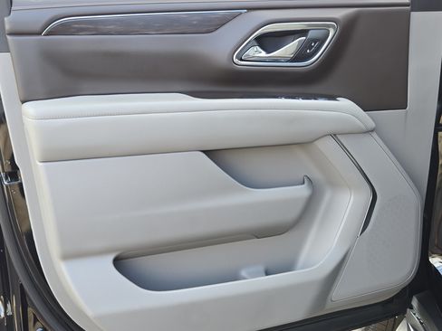 Used 2024 Chevrolet Tahoe LS RWD image 15