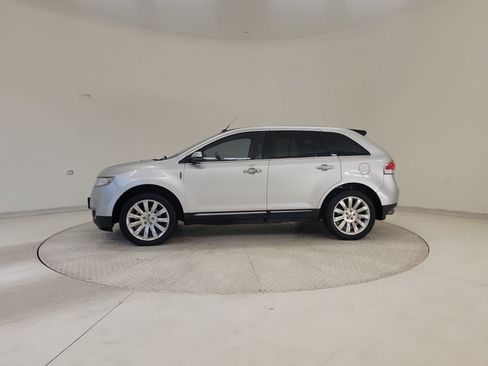 Used 2013 Lincoln MKX FWD image 2
