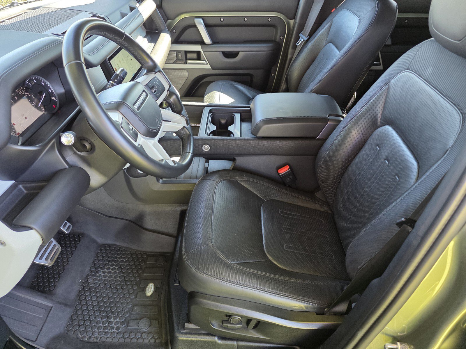 Certified 2022 Land Rover Defender 110 X-Dynamic HSE AWD/4WD image 10