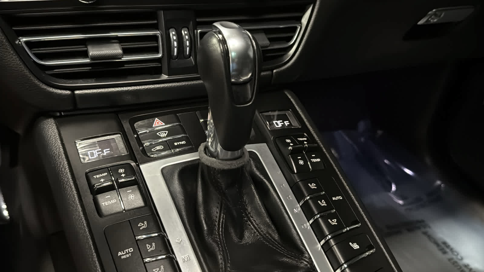 Used 2021 Porsche Macan AWD/4WD image 17