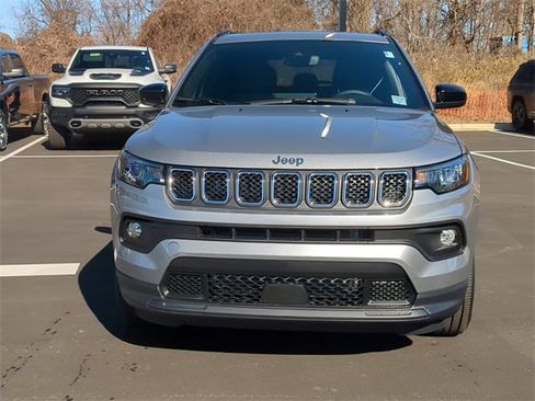 New 2024 Jeep Compass Latitude w/ Sun and Sound Group image 10