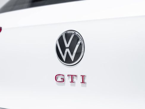 Used 2022 Volkswagen GTI SE image 16