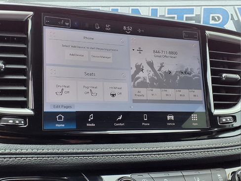 Used 2024 Chrysler Pacifica Touring-L FWD image 19
