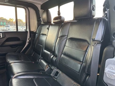 Used 2020 Jeep Gladiator Overland image 30