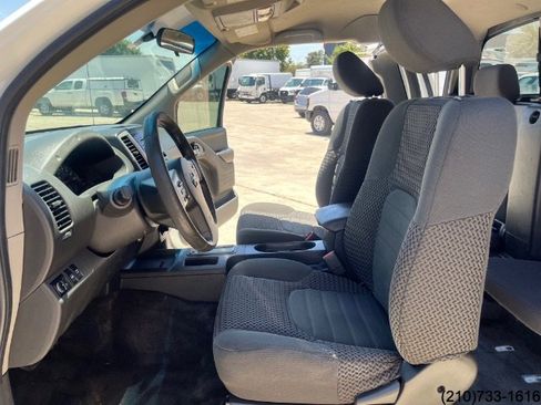 Used 2018 Nissan Frontier SV image 17