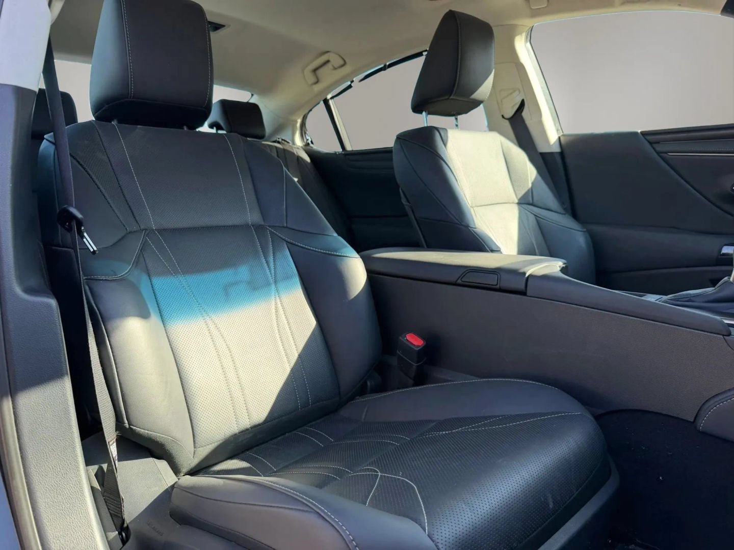 Used 2024 Lexus ES 300h Ultra Luxury w/ Accessory Package (Z2) FWD image 17