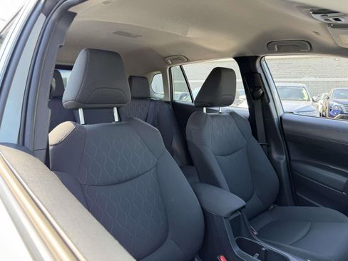 Used 2024 Toyota Corolla Cross LE FWD image 13