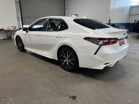 Used 2024 Toyota Camry SE FWD image 5
