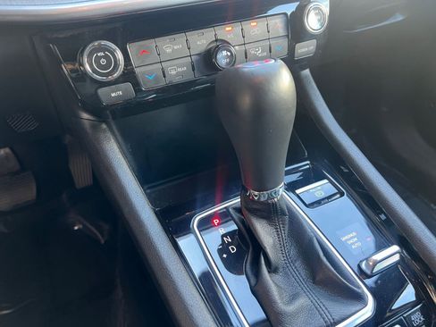 Used 2025 Jeep Compass Limited image 41