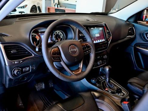 Used 2022 Jeep Cherokee Limited w/ Mopar Interior Package image 13