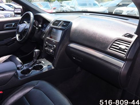 Used 2018 Ford Explorer XLT w/ Equipment Group 202A AWD/4WD image 26