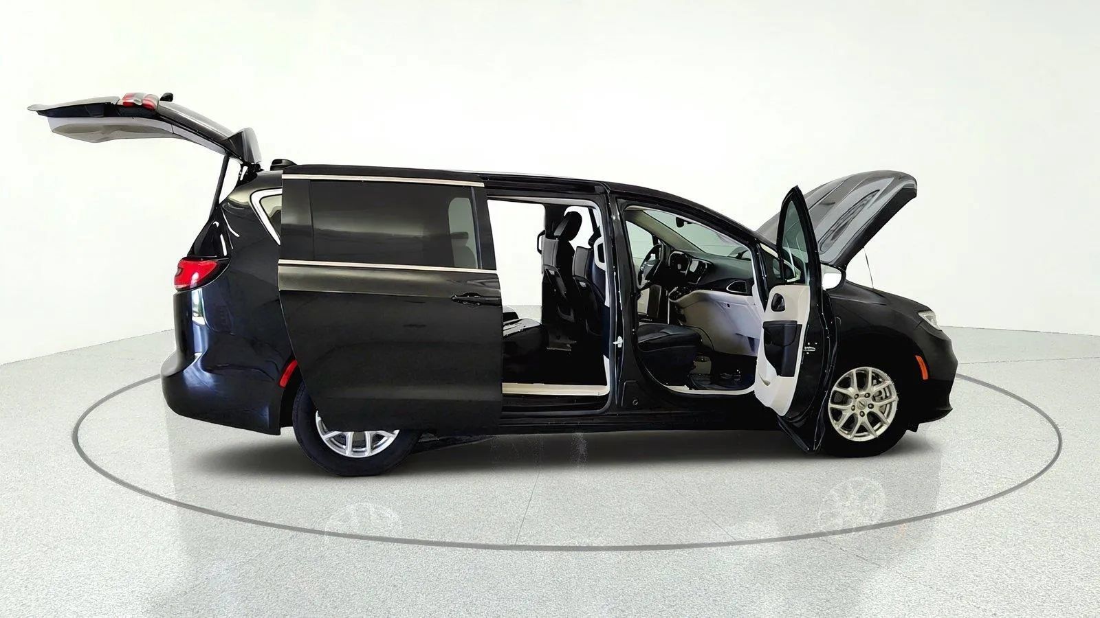Used 2023 Chrysler Pacifica Touring-L FWD image 12