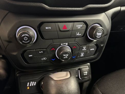 Used 2023 Jeep Renegade Latitude AWD/4WD image 22