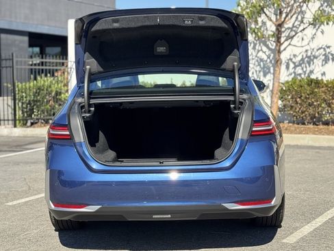 Used 2025 BMW 530i w/ Premium Package image 15