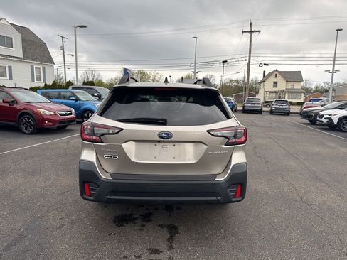 Used 2020 Subaru Outback Premium image 4