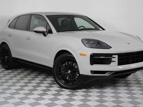 Certified 2024 Porsche Cayenne AWD/4WD image 9