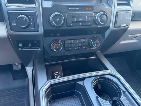 Used 2019 Ford F250 XLT w/ XLT Premium Package AWD/4WD image 32