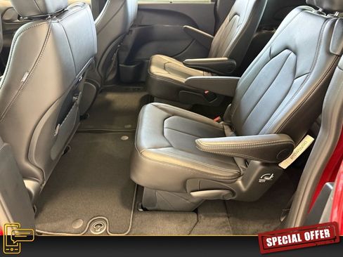 New 2026 Chrysler Pacifica Select image 7