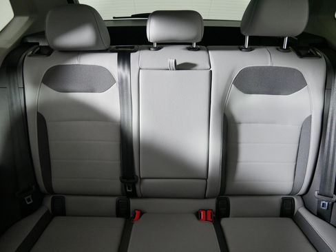 Used 2022 Volkswagen Taos SE w/ Panoramic Sunroof Package image 13