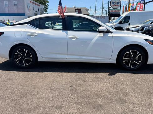 Used 2024 Nissan Sentra SV FWD image 11