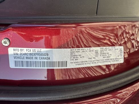 Used 2023 Chrysler Pacifica Touring-L w/ Uconnect Theater Family Group FWD image 10