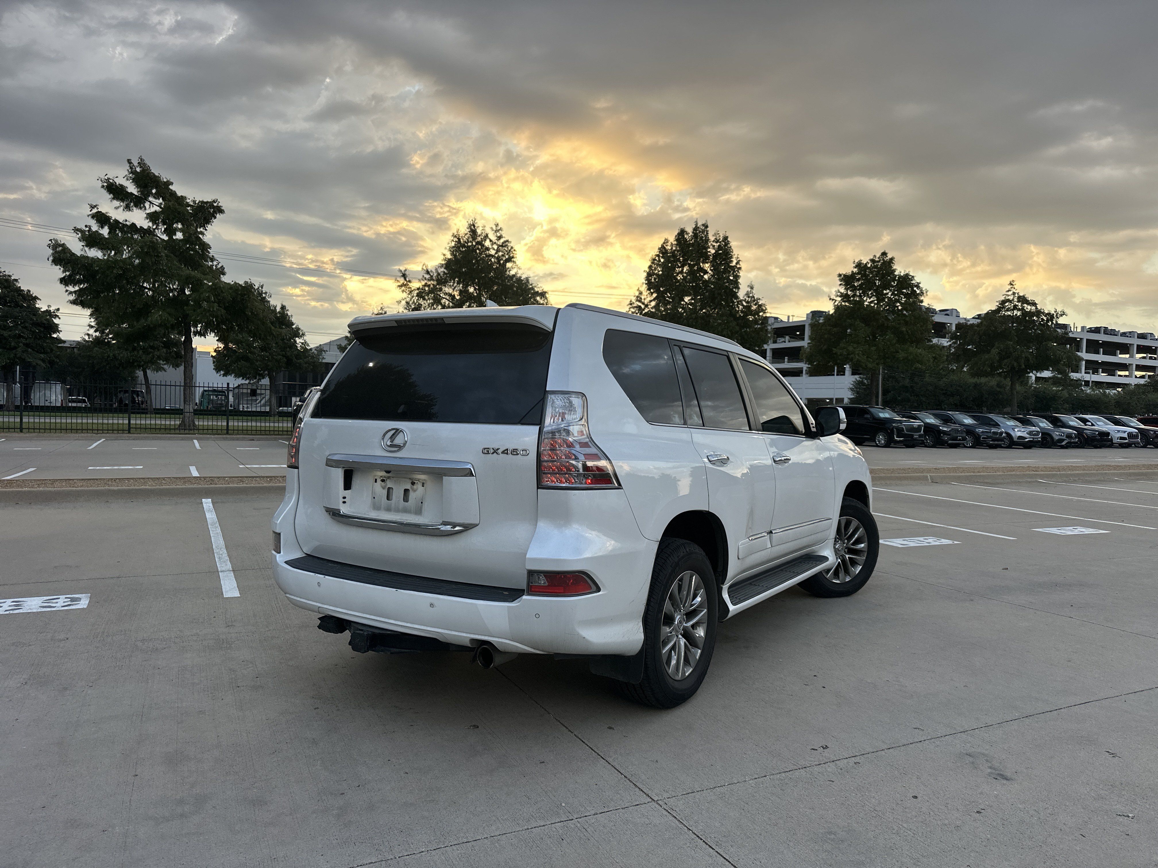Used 2019 Lexus GX 460 Premium w/ Premium Package AWD/4WD image 2