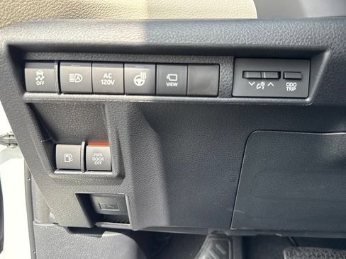 New 2026 Toyota Sienna Platinum AWD/4WD image 25
