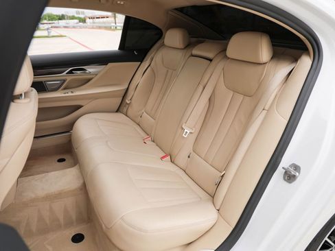 Used 2018 BMW 740i RWD image 28