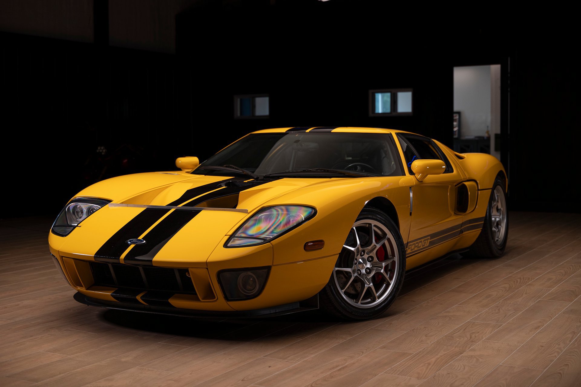Used 2005 Ford GT RWD image 1