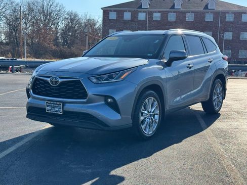 Used 2021 Toyota Highlander Limited image 8