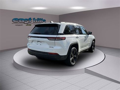 Certified 2023 Jeep Grand Cherokee Limited w/ Black Appearance Package image 3